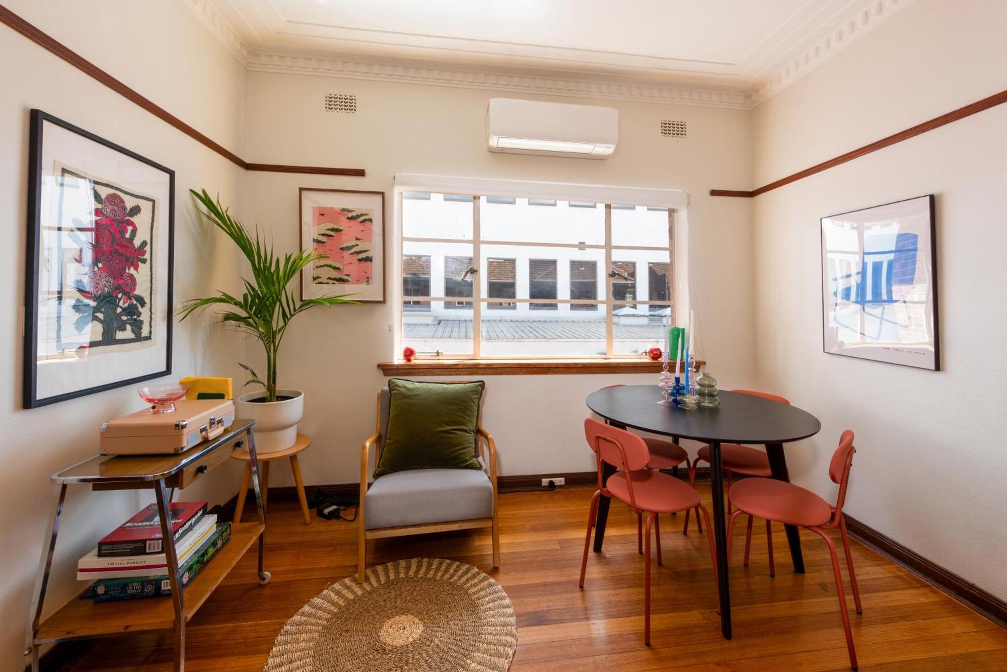 Charming Art Deco Unit In East