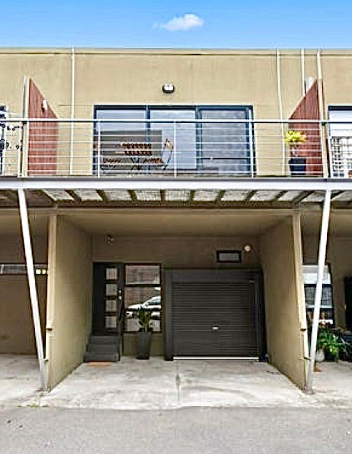Apartment Ascot Vale - Lovely 2 Bedroom Townhouse Close To Everything! *