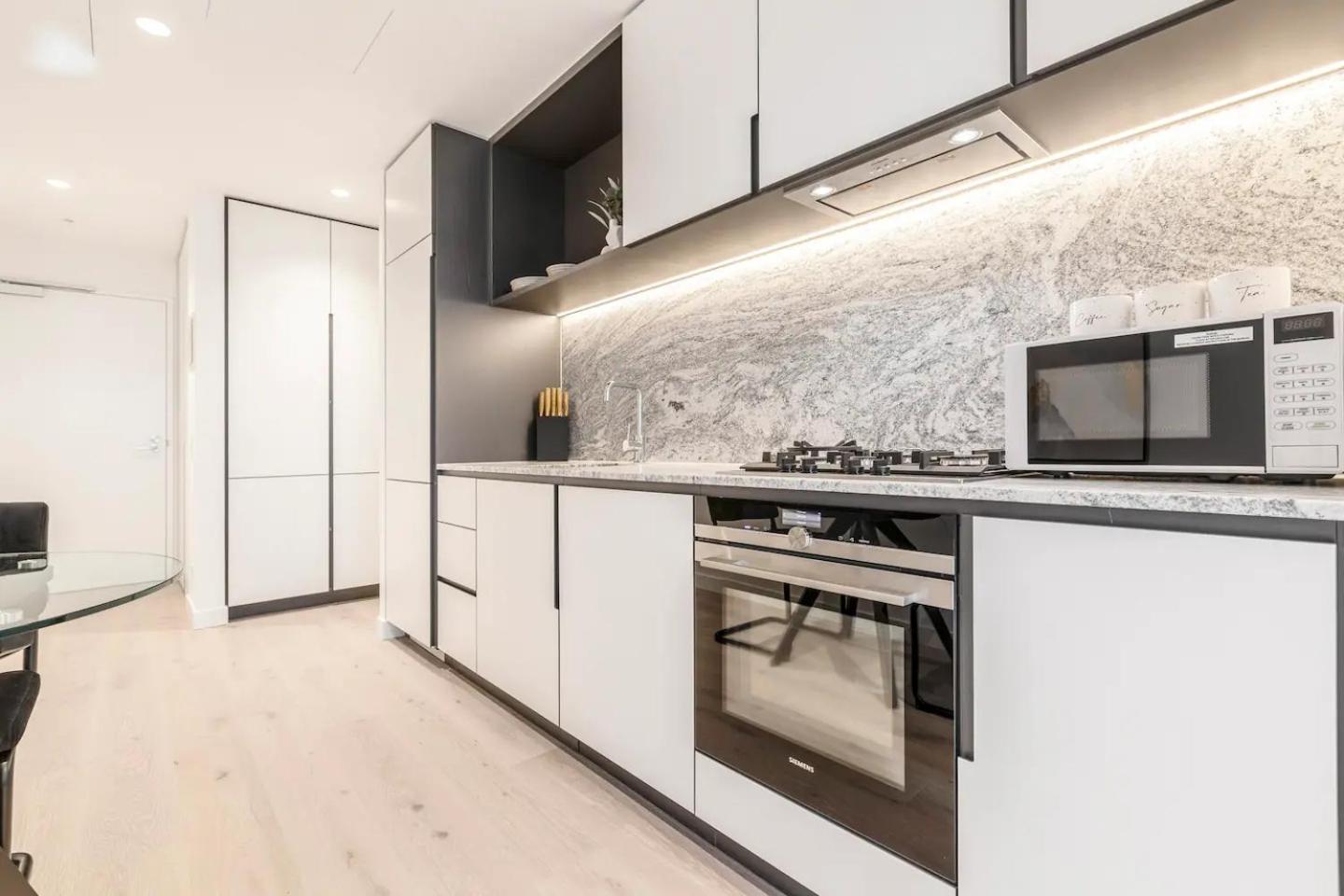 Apartment West Side Trendy Cbd Livingworkshoprestplay