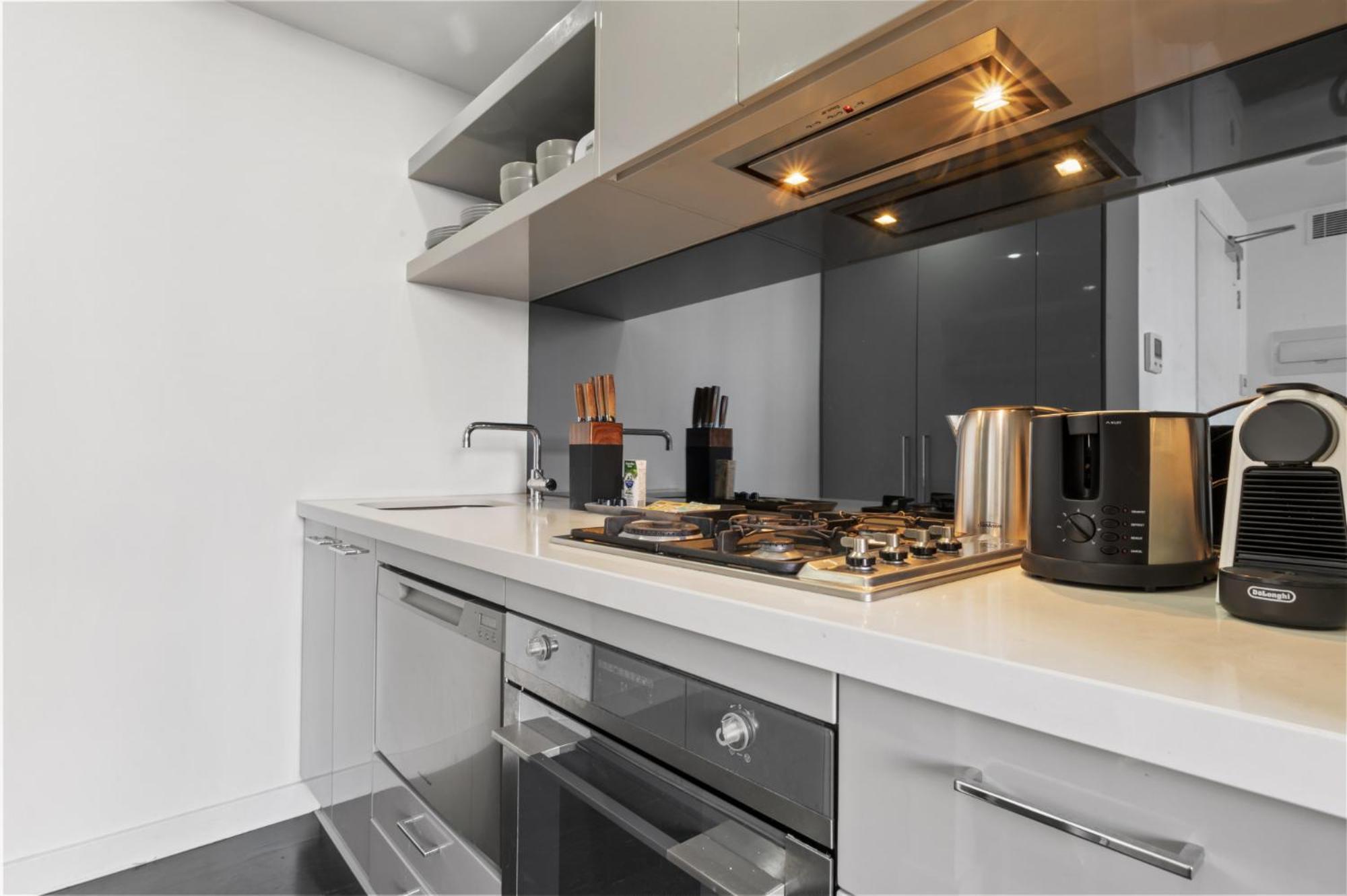 Modern 1-bed Close To Attractions Apartment *