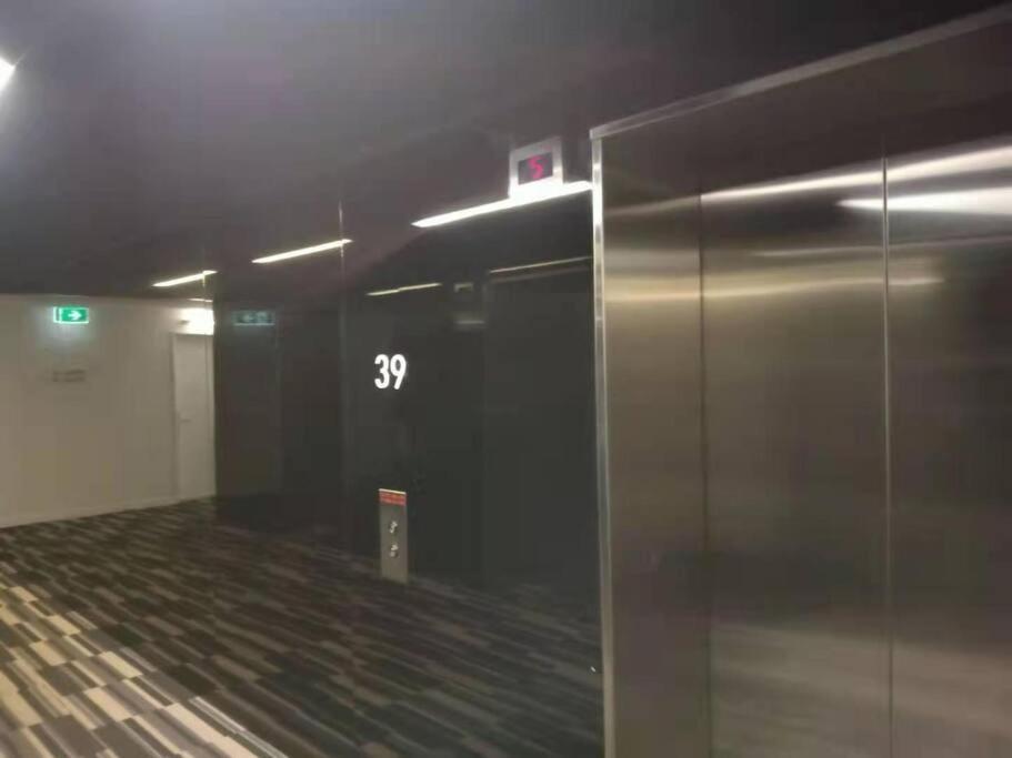 L39 1min To Southerncross,free Gym, Pool, Sunna,tram ,sauna Apartment *