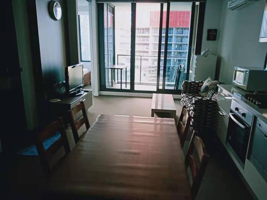 L39 1min To Southerncross,free Gym, Pool, Sunna,tram ,sauna Apartment *