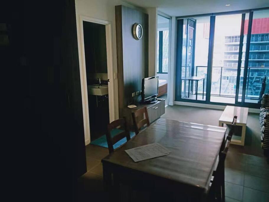 L39 1min To Southerncross,free Gym, Pool, Sunna,tram ,sauna Apartment *