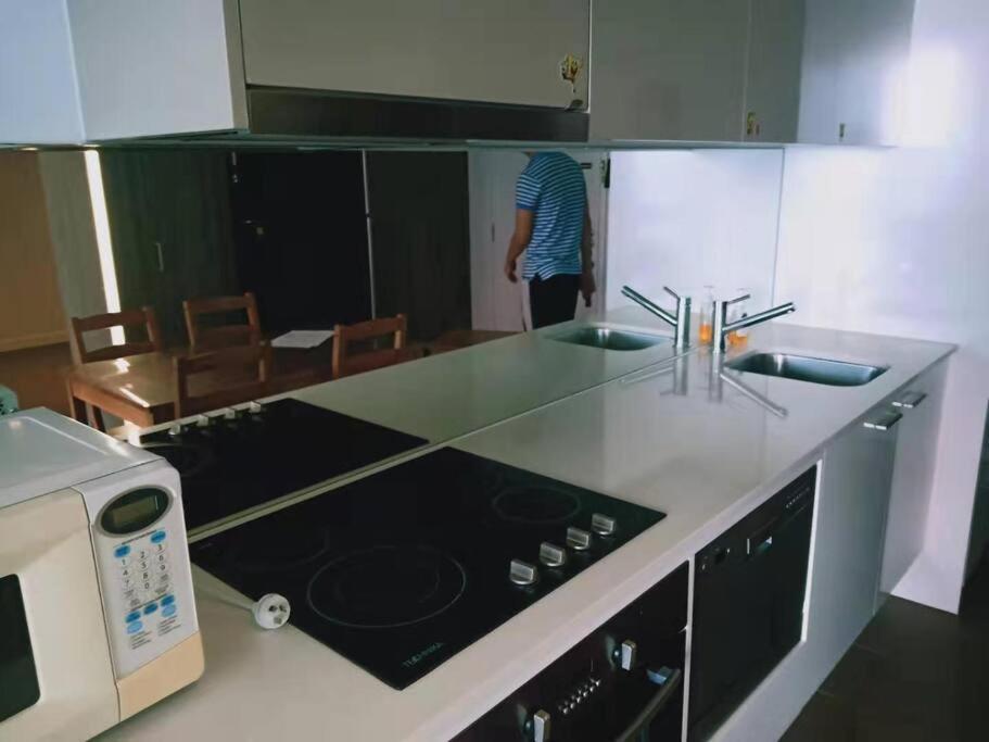 Apartment L39 1min To Southerncross,free Gym, Pool, Sunna,tram ,sauna *