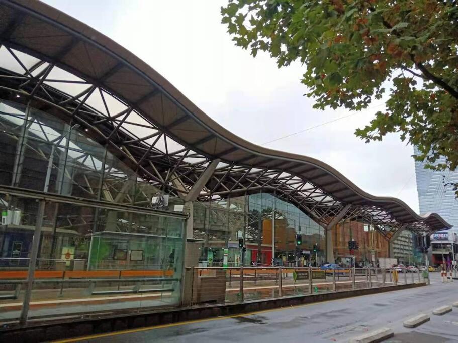 L39 1min To Southerncross,free Gym, Pool, Sunna,tram ,sauna Apartment *