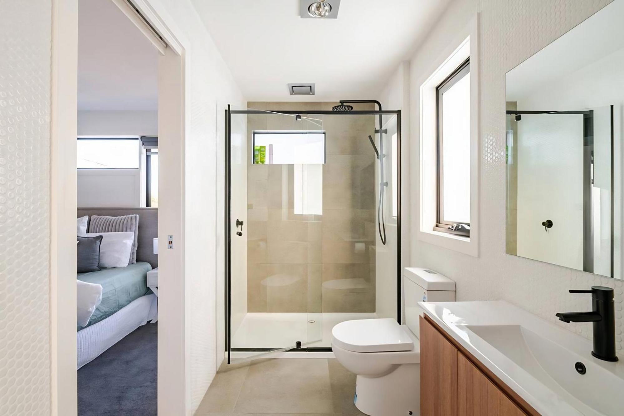 Stunning, Modern, Two-story Detached Townhouse Holiday home Melbourne