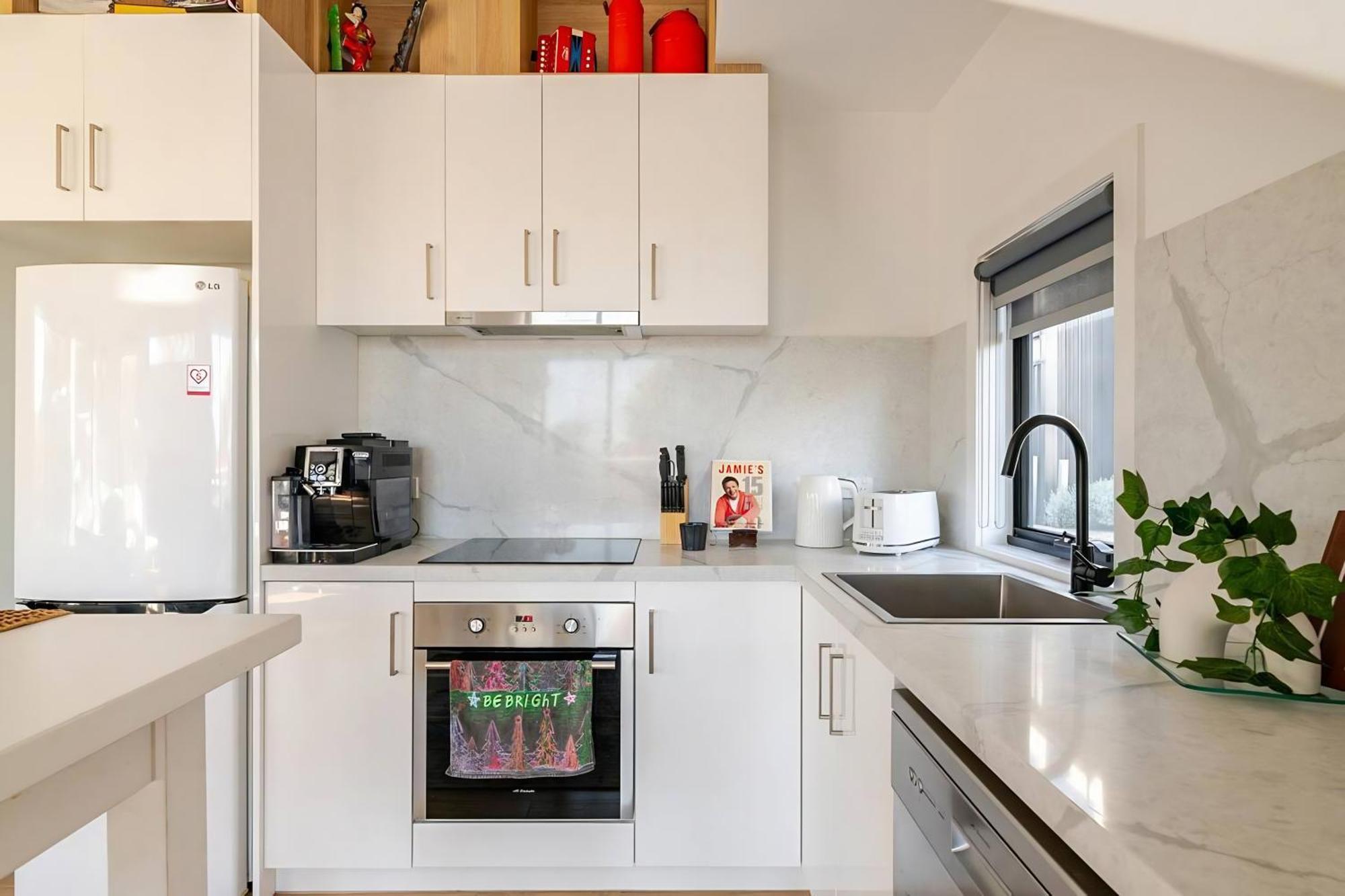 Stunning, Modern, Two-story Detached Townhouse Holiday home