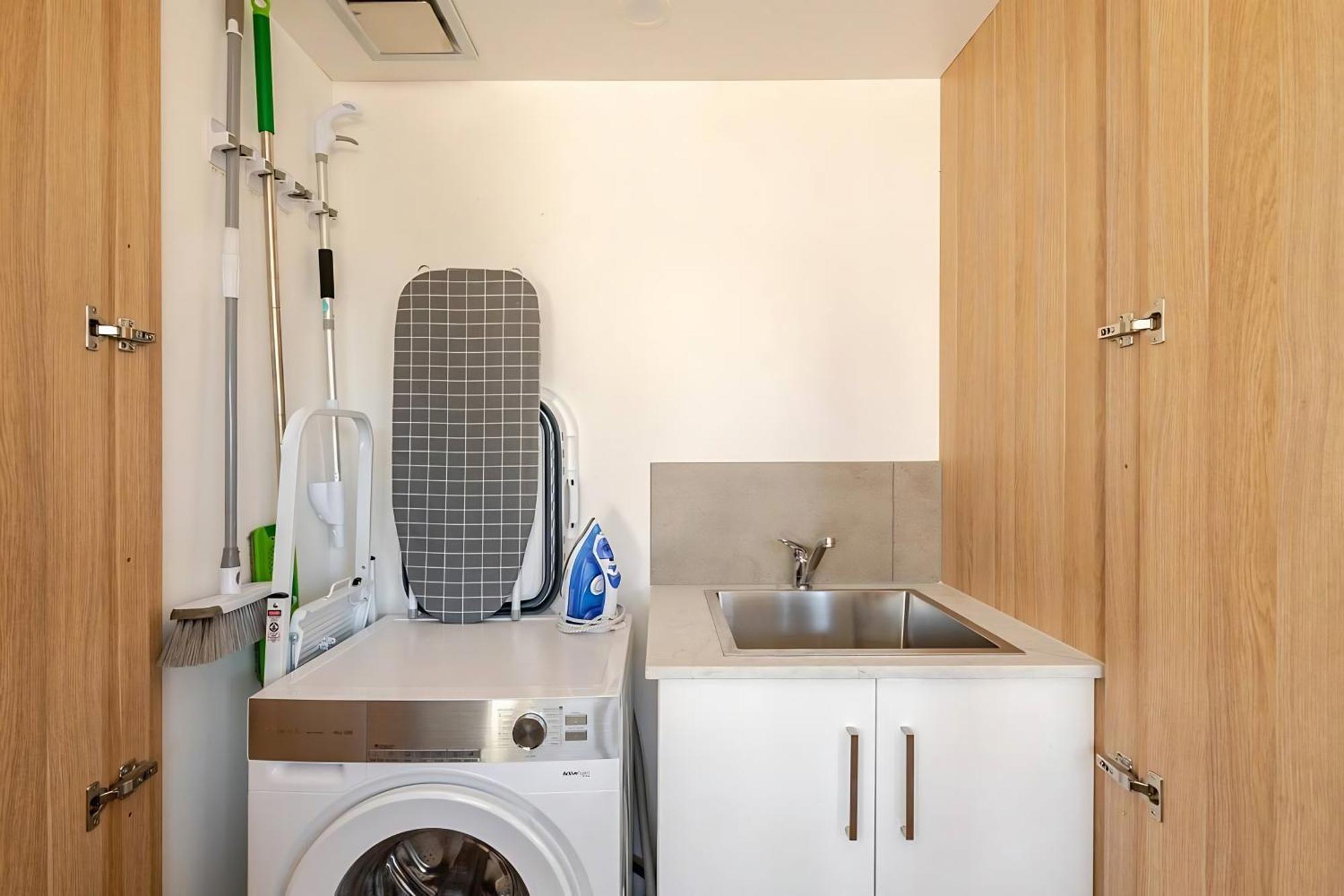 Stunning, Modern, Two-story Detached Townhouse * Melbourne