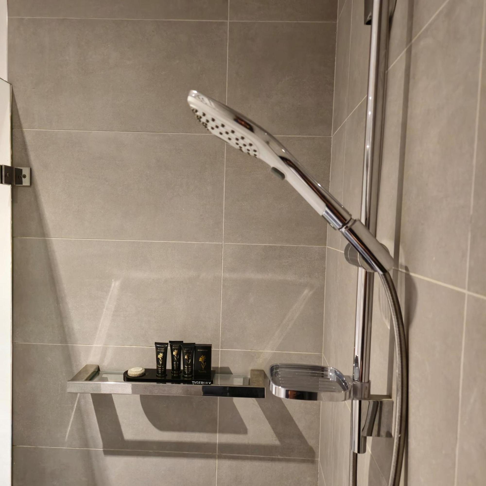 Prestige Dwellings Qv1 Apartment
