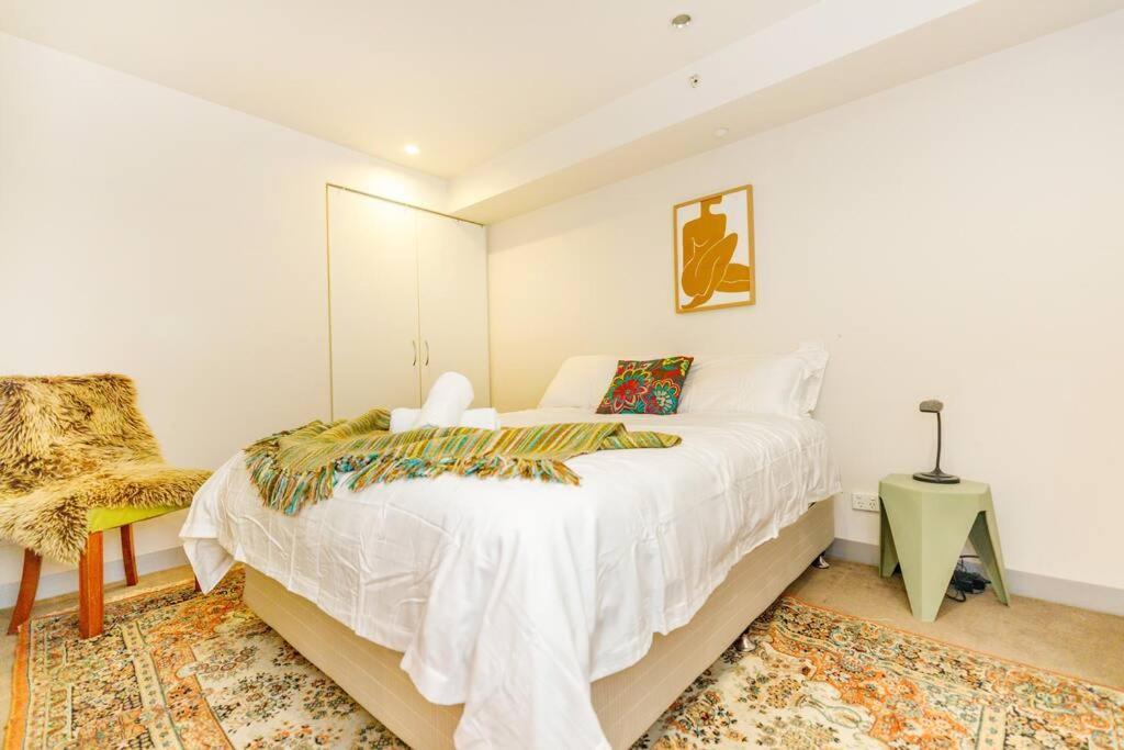 Bright, Chic, Stylish Beachside - Free Parking For Small Car Apartment *