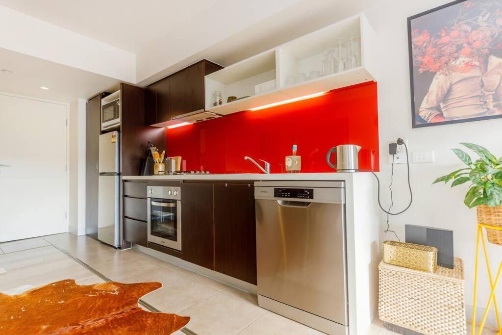 Apartment Bright, Chic, Stylish Beachside - Free Parking For Small Car *