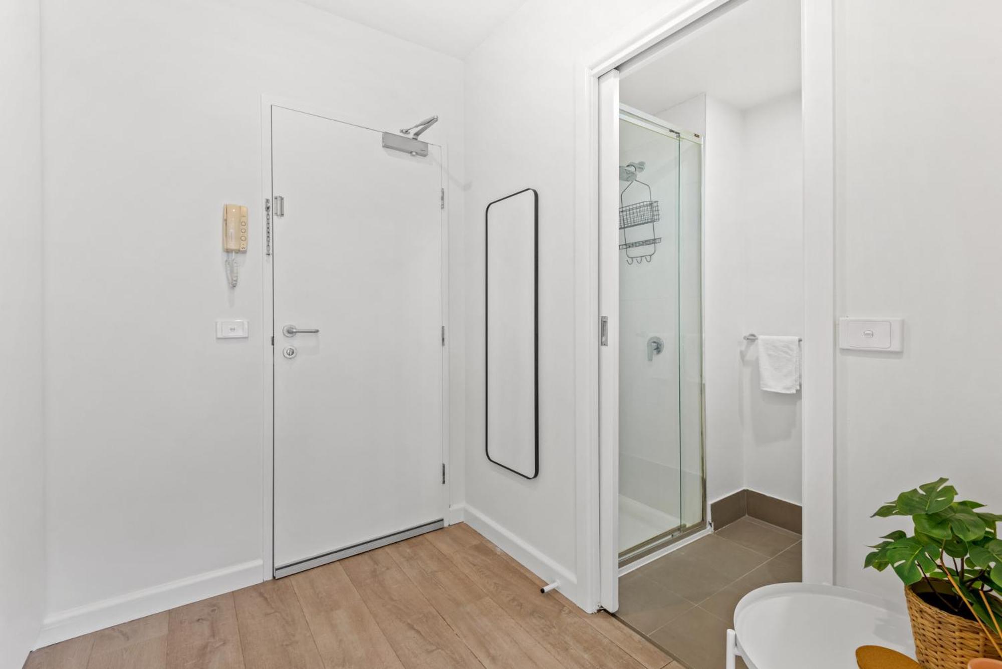 Chic In The Heart Of South Yarra Apartment