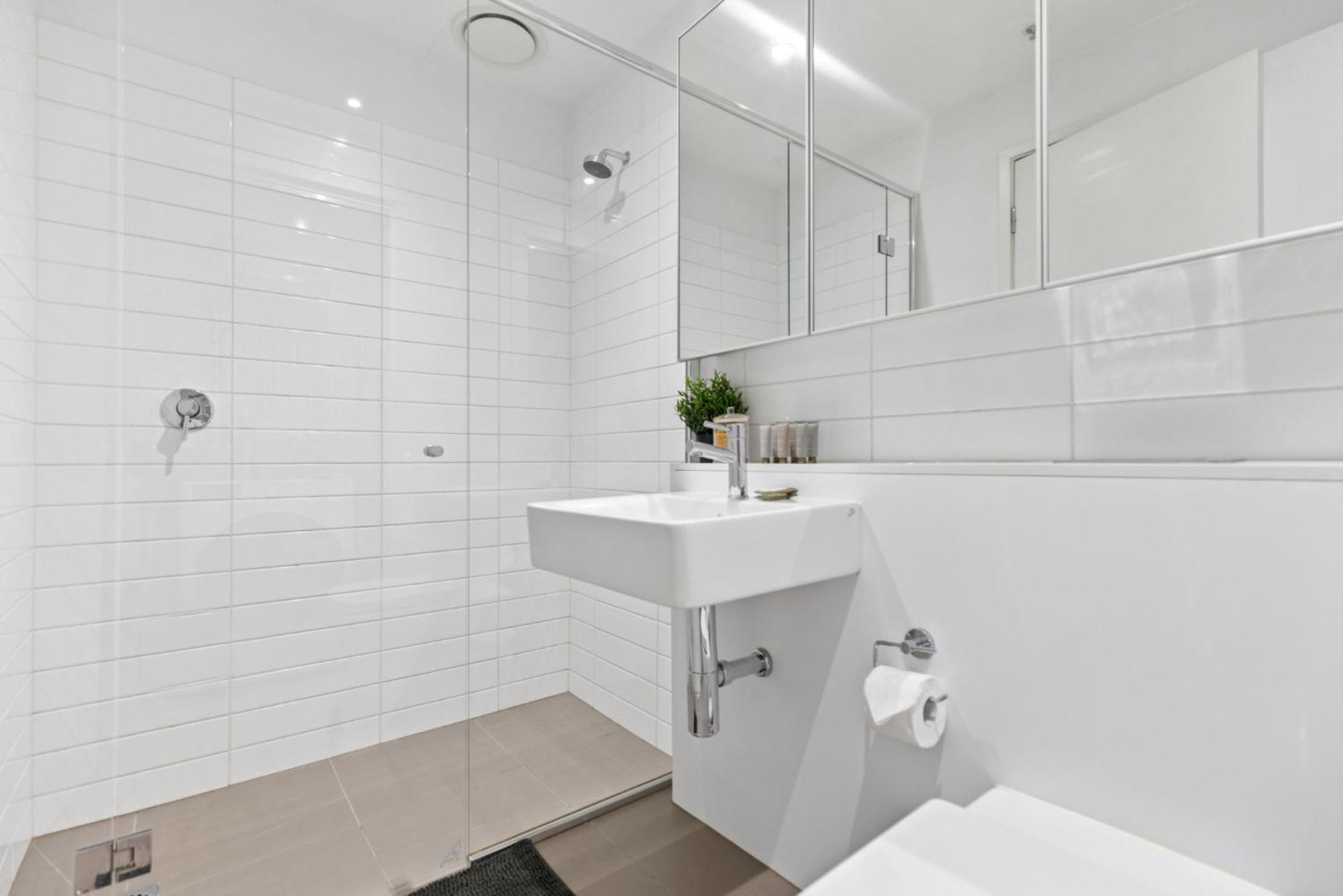 Sleek South Yarra 2-bed With Alfresco Dining Apartment Melbourne