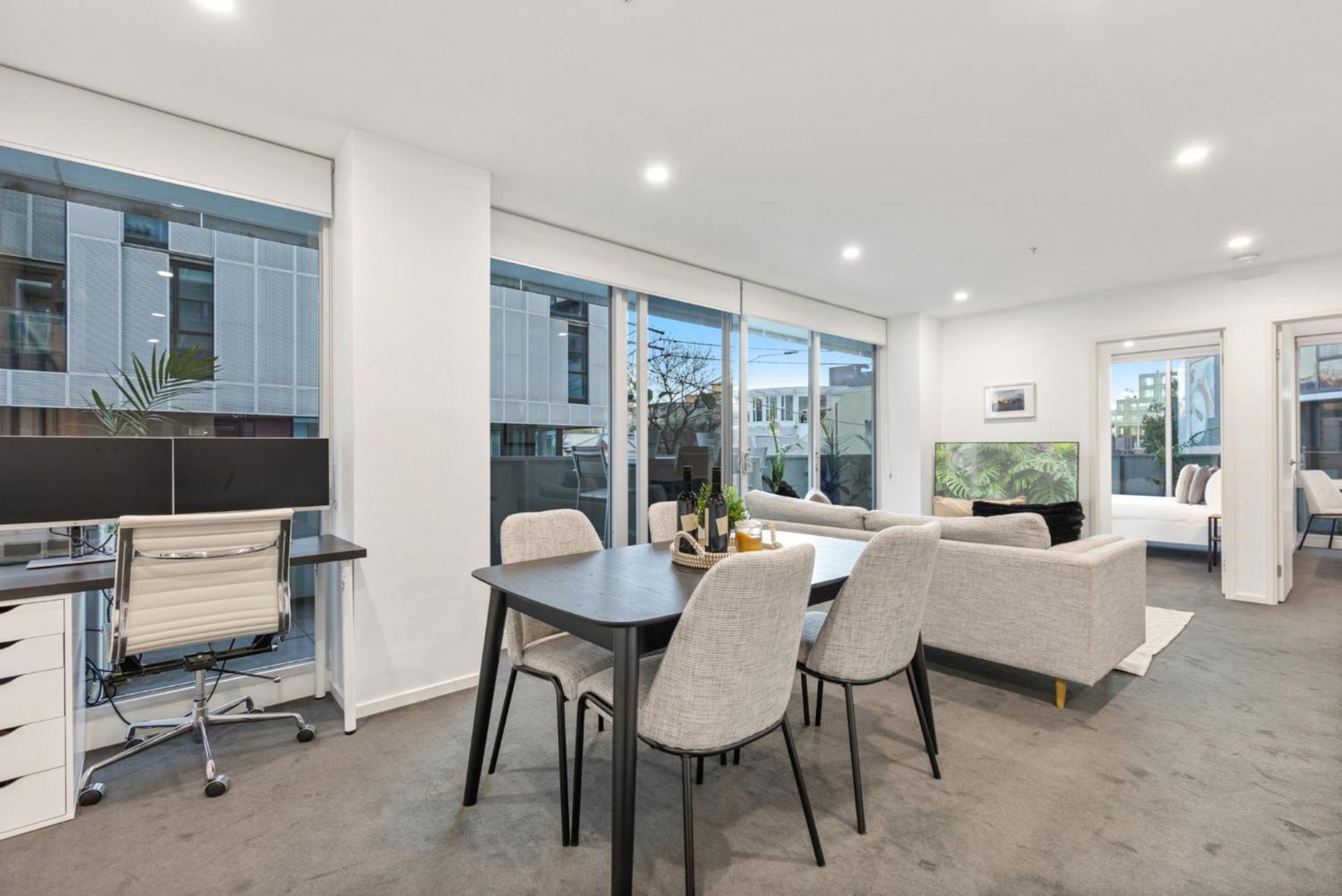 Sleek South Yarra 2-bed With Alfresco Dining Apartment