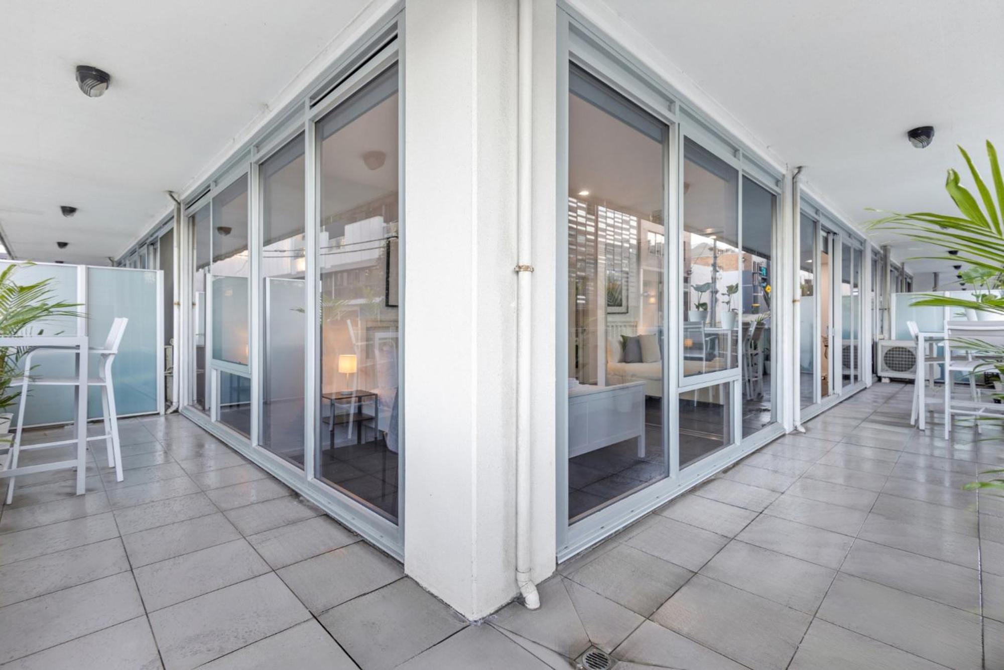 Apartment Sleek South Yarra 2-bed With Alfresco Dining *