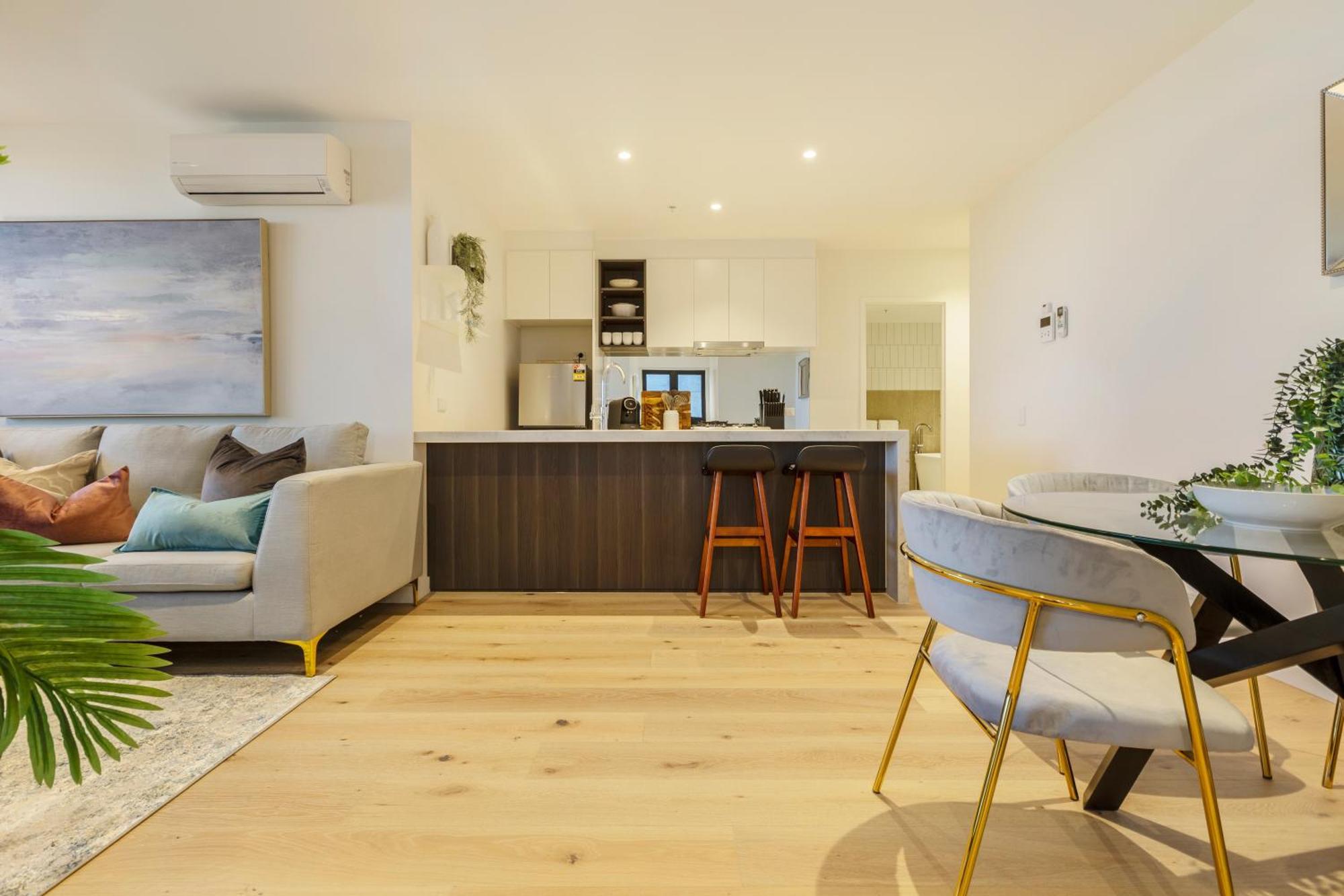 Apartment Sophisticated Designer W & Bay Views