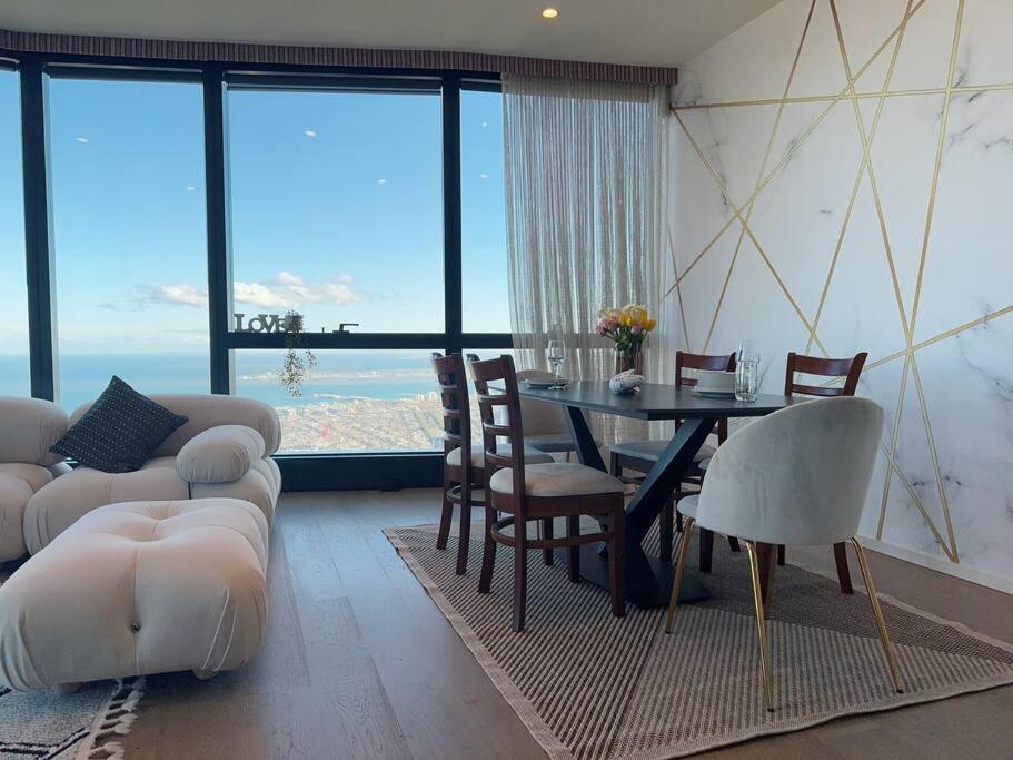 Australia108 High Level 3 Bedrooms 2 Parking Melbourne