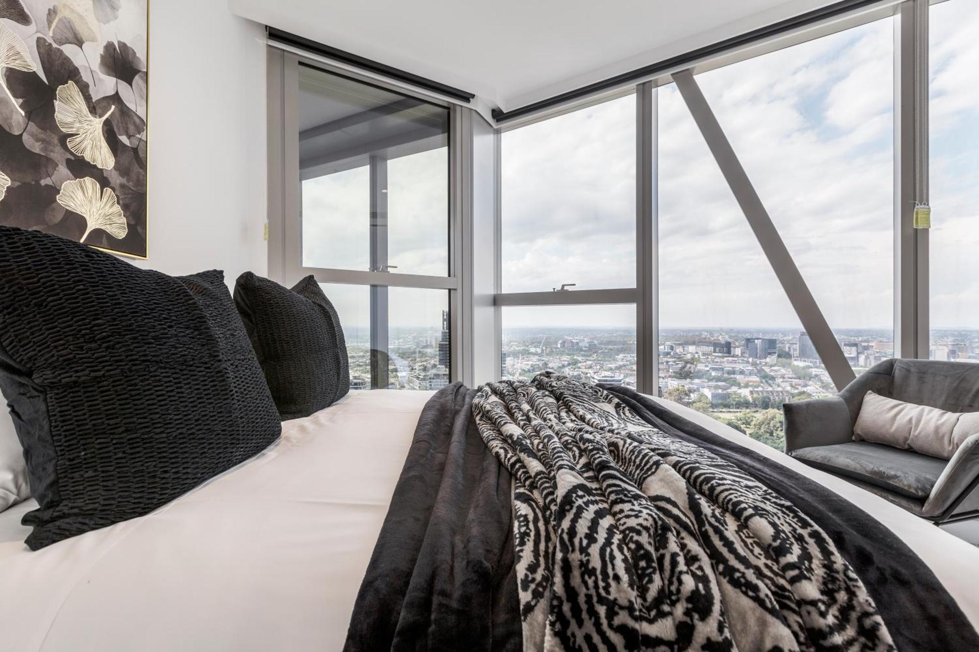 West Side Contemporary Pad In Shopping Precinct Melbourne