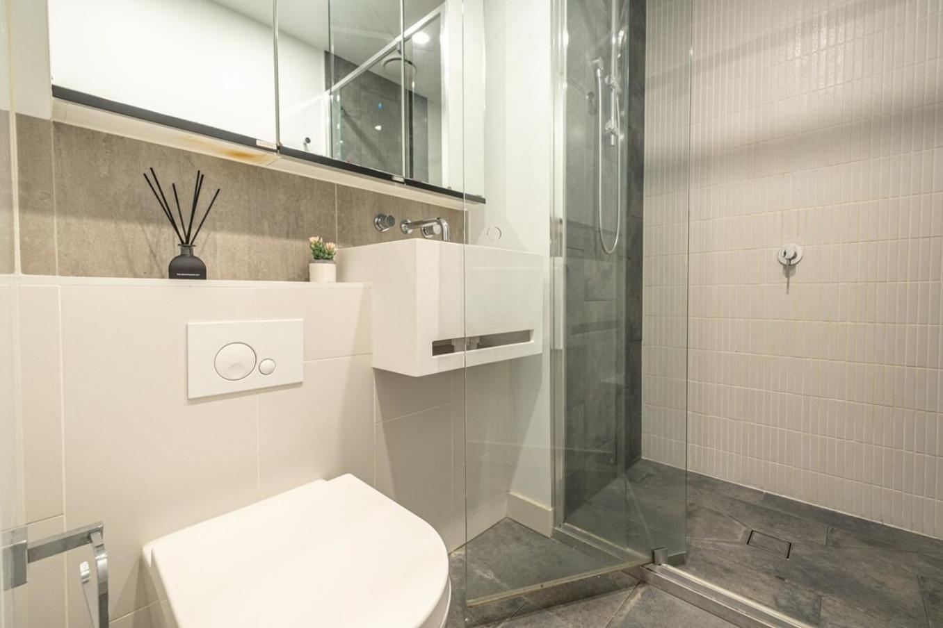 Spectacular High Level 2br Cbdpoolgymwi-fi Apartment