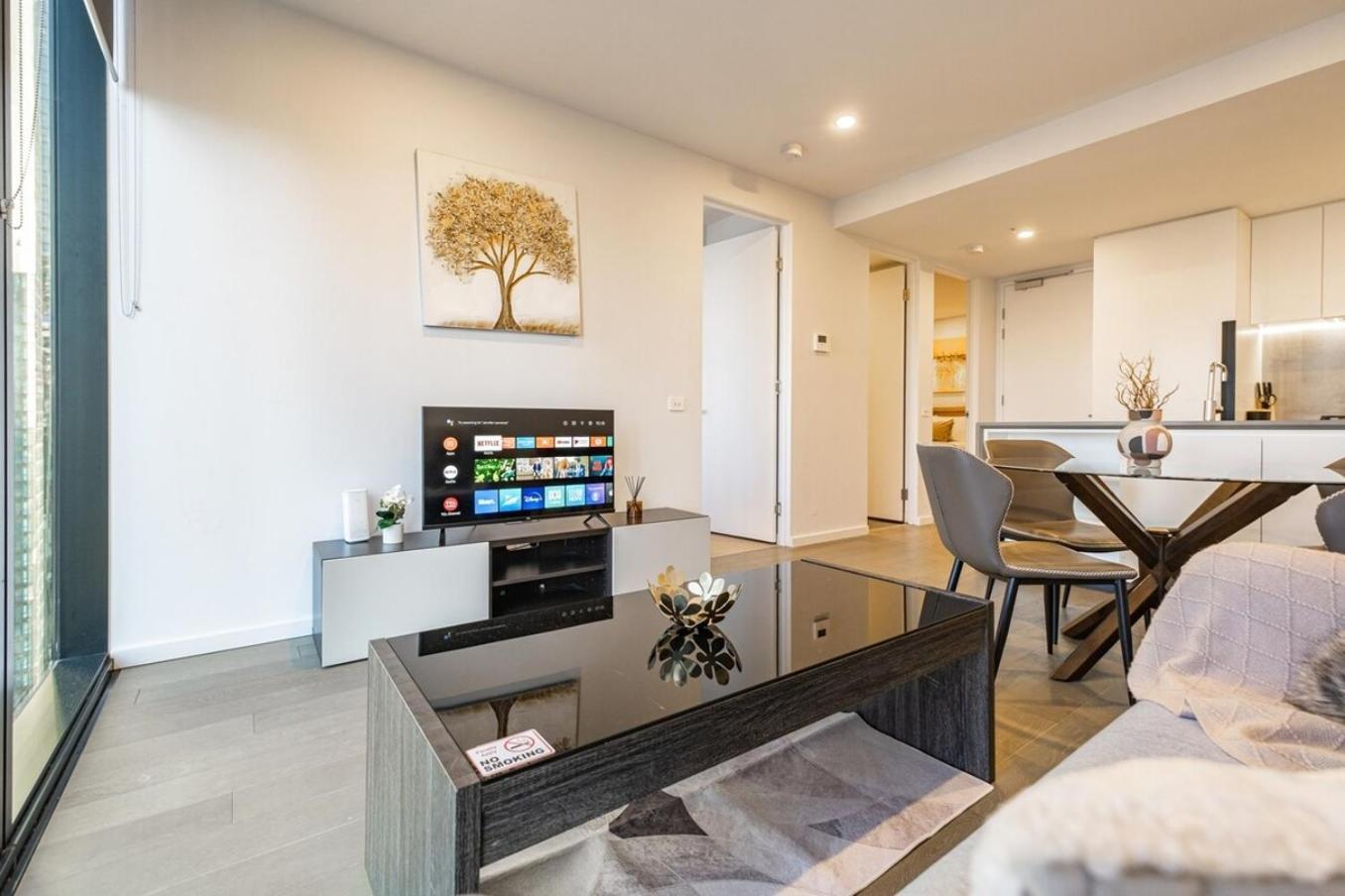 Apartment Spectacular High Level 2br Cbdpoolgymwi-fi *