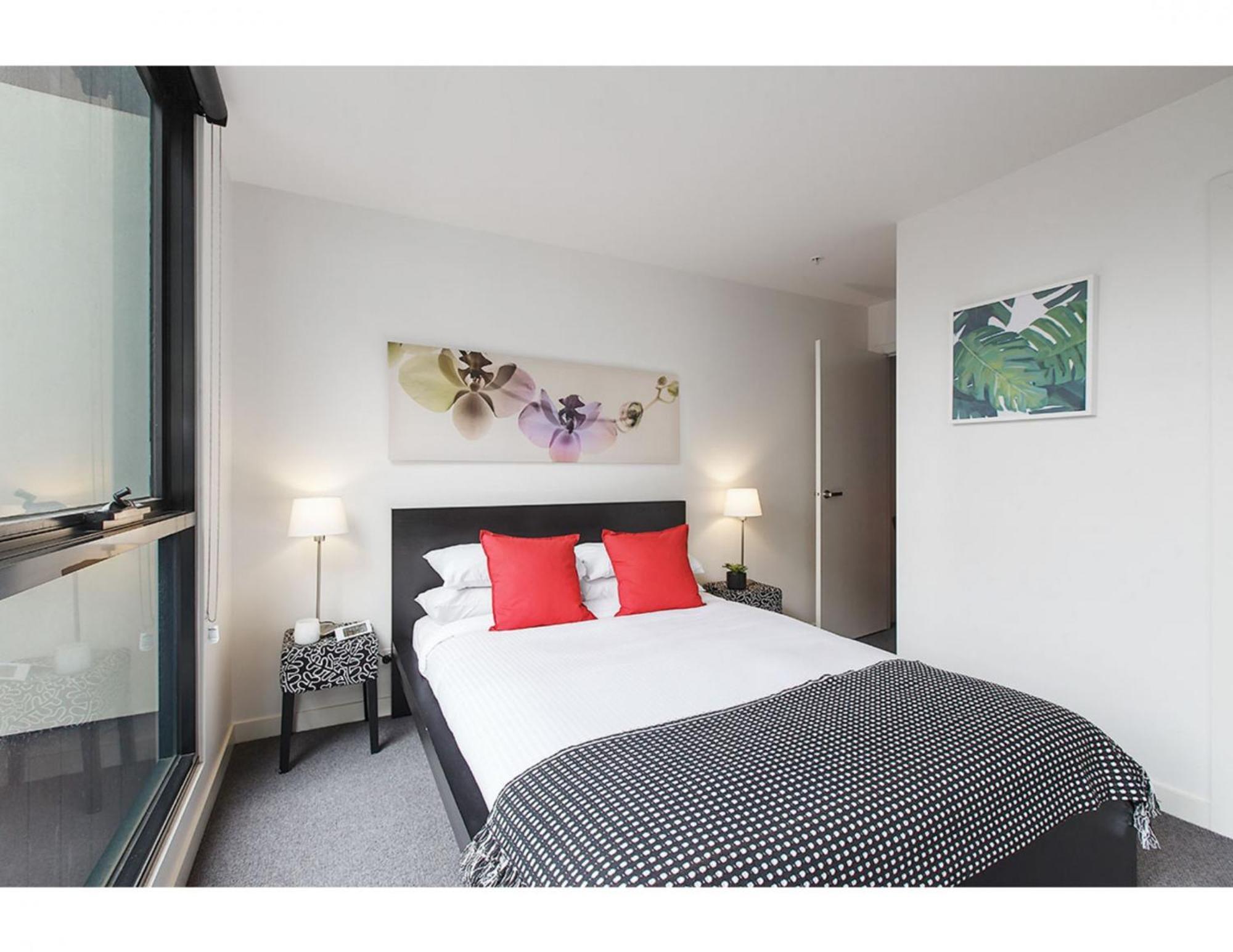 Modern 2 Bed In Trendy Collingwood Apartment