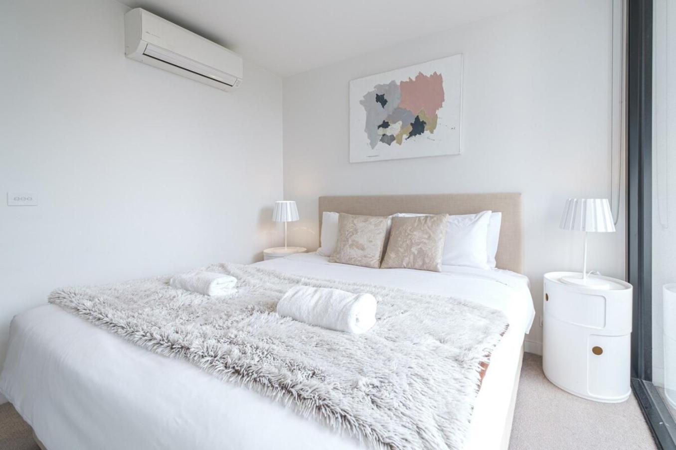Stunning 2br2ba North Melwi-fifree Parking Melbourne