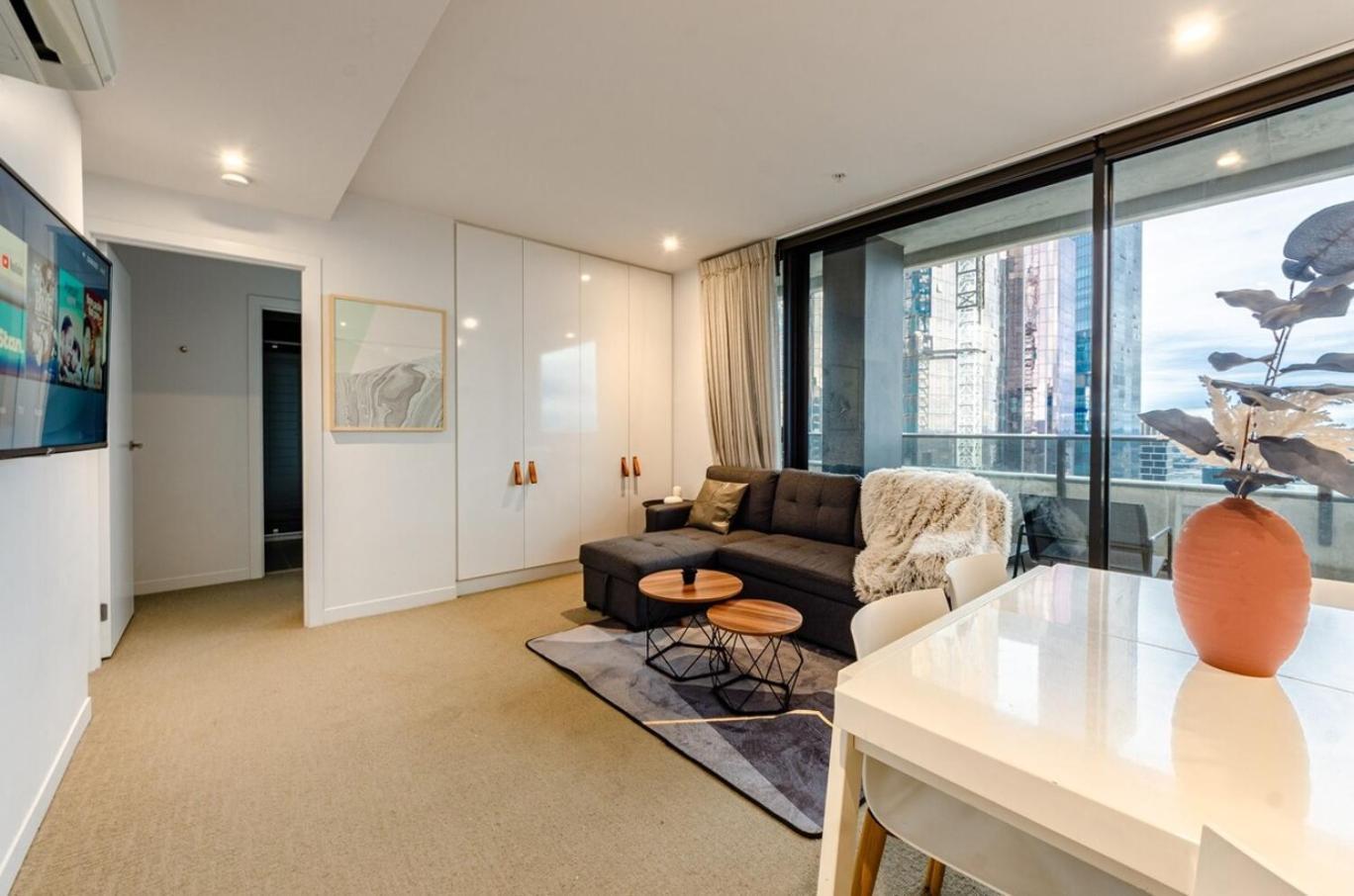 Luxury Living On Floors 3 Bedroom Melbournecbd