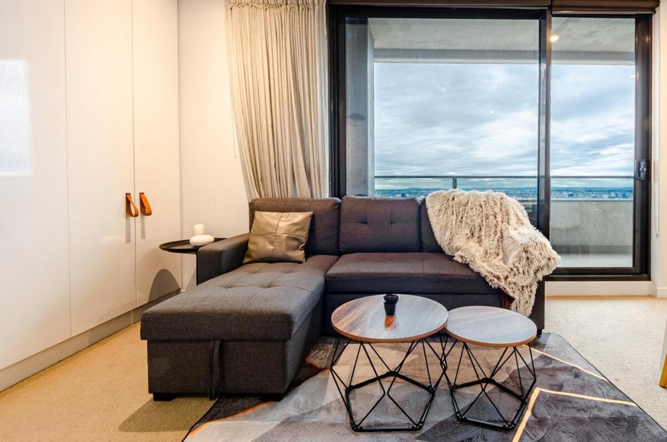 Luxury Living On Floors 3 Bedroom Melbournecbd Apartment