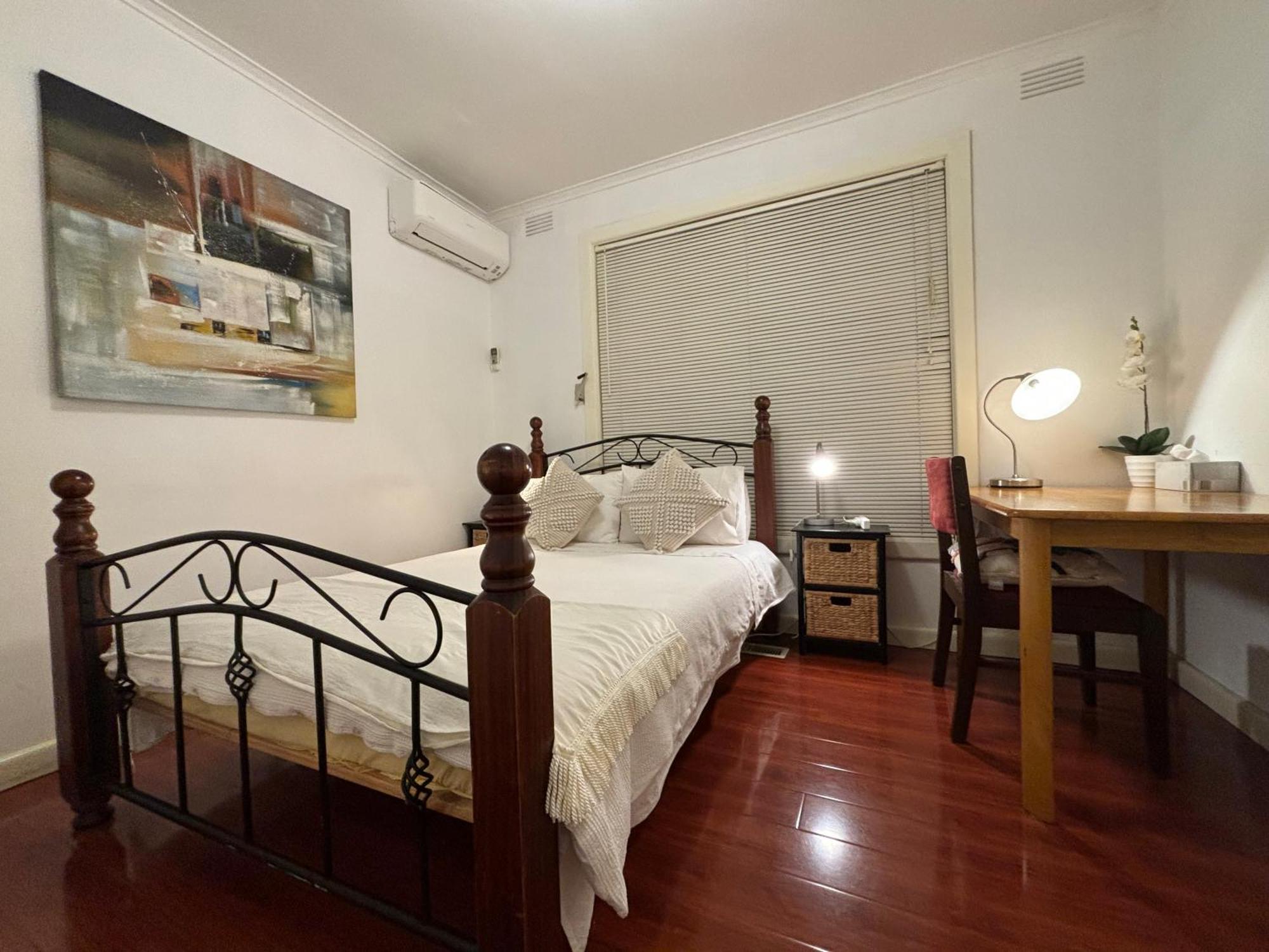 Sunny House - Airport Guest house Melbourne