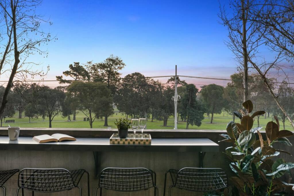 Luxurious Fitzroy Street Getaway Apartment Melbourne