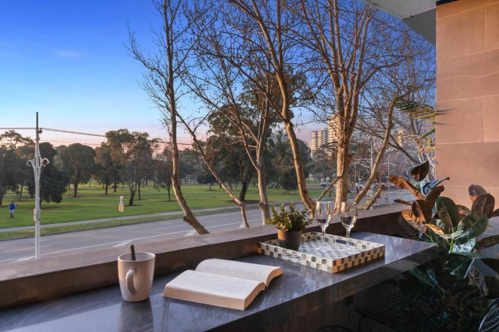 Luxurious Fitzroy Street Getaway Apartment Melbourne