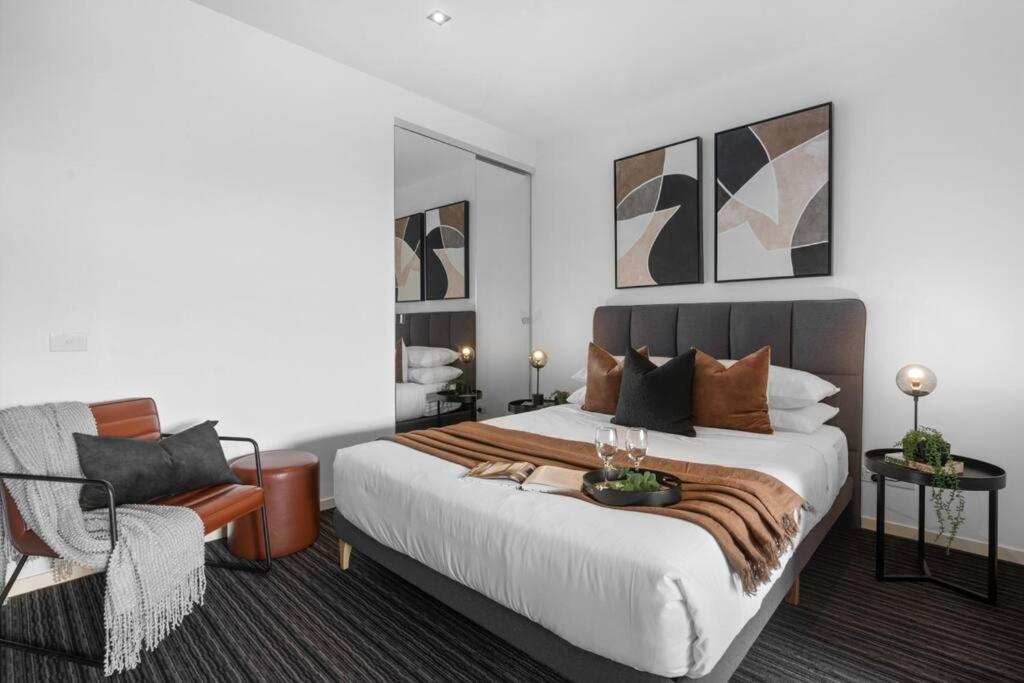 Luxurious Fitzroy Street Getaway * Melbourne
