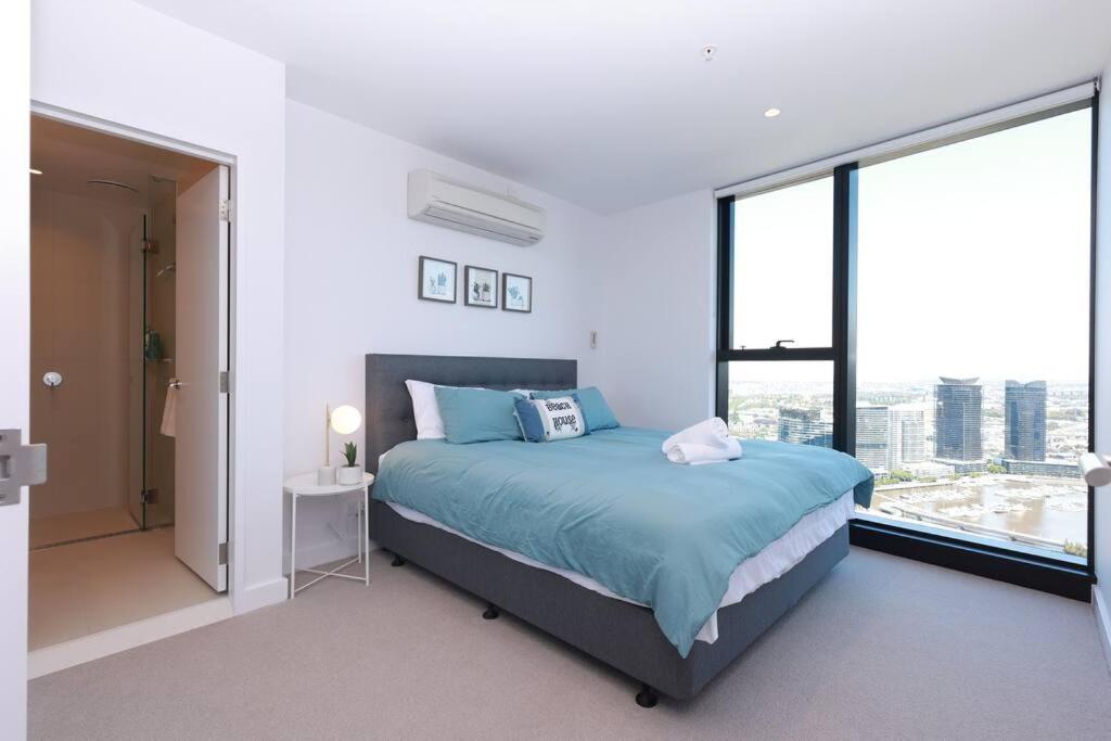 11d Stunning Water And Skyline View 2 Bedroom Abnb With Free Parking Apartment Melbourne