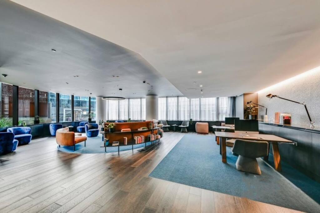 11d Stunning Water And Skyline View 2 Bedroom Abnb With Free Parking Apartment *