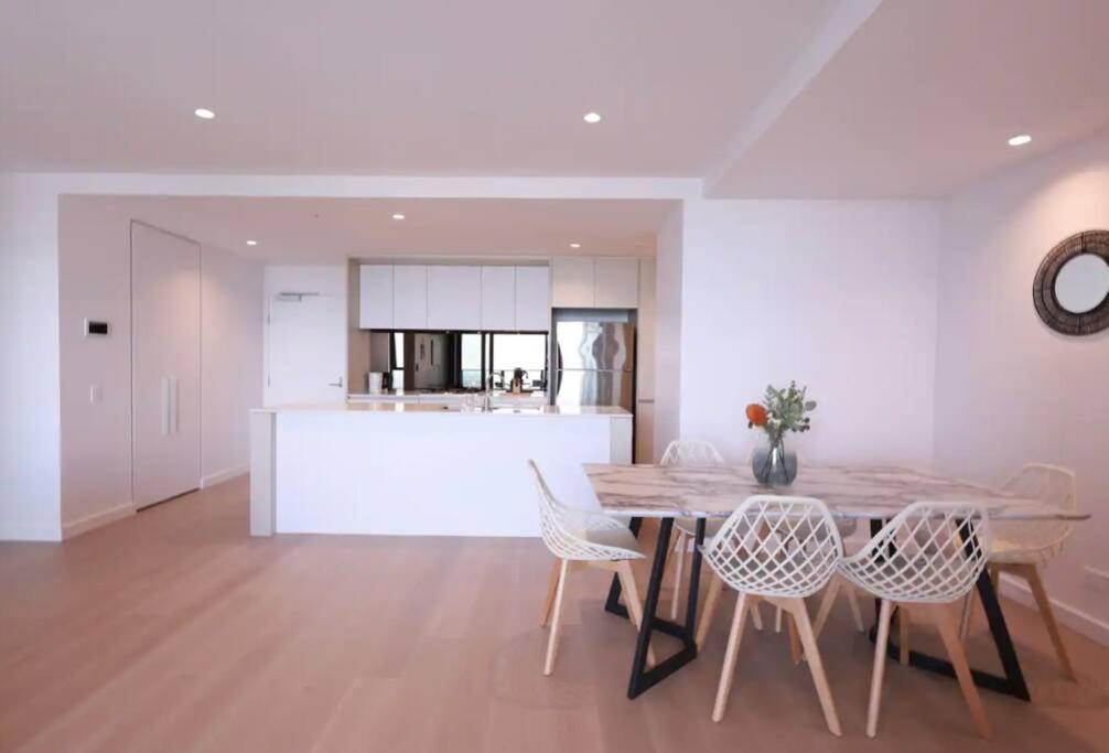 Apartment 44d Stunning Ocean View 3bedroom Abnb With Free Parking Melbourne