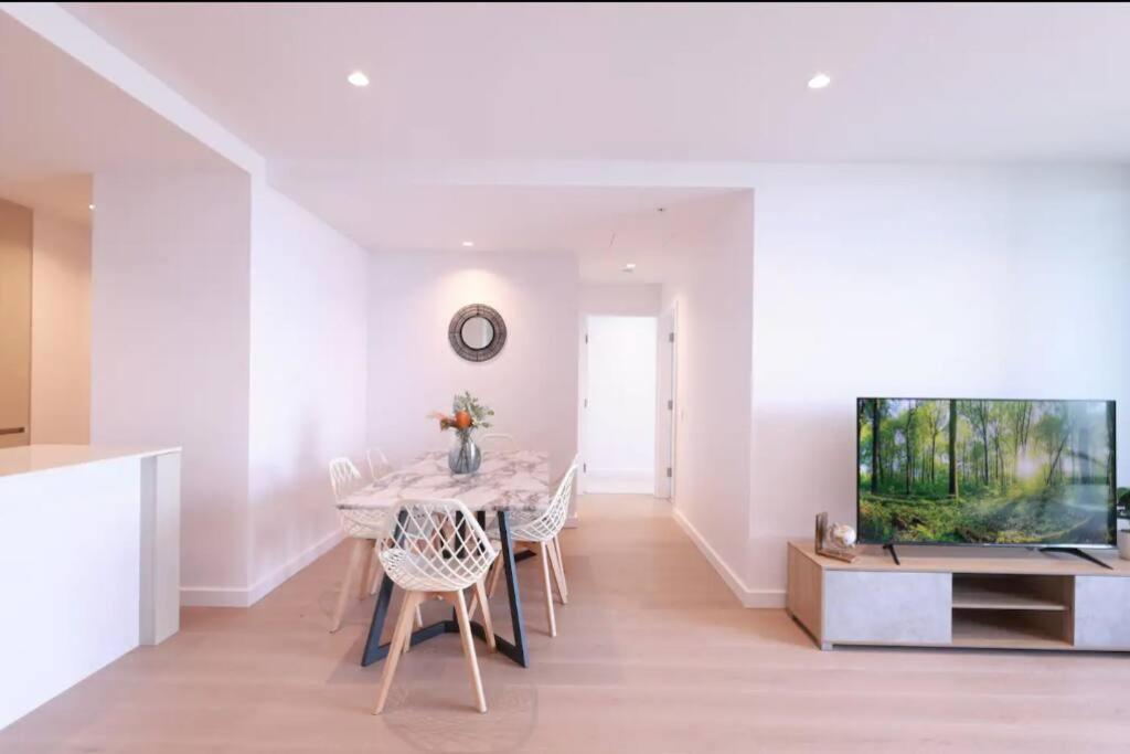 44d Stunning Ocean View 3bedroom Abnb With Free Parking *