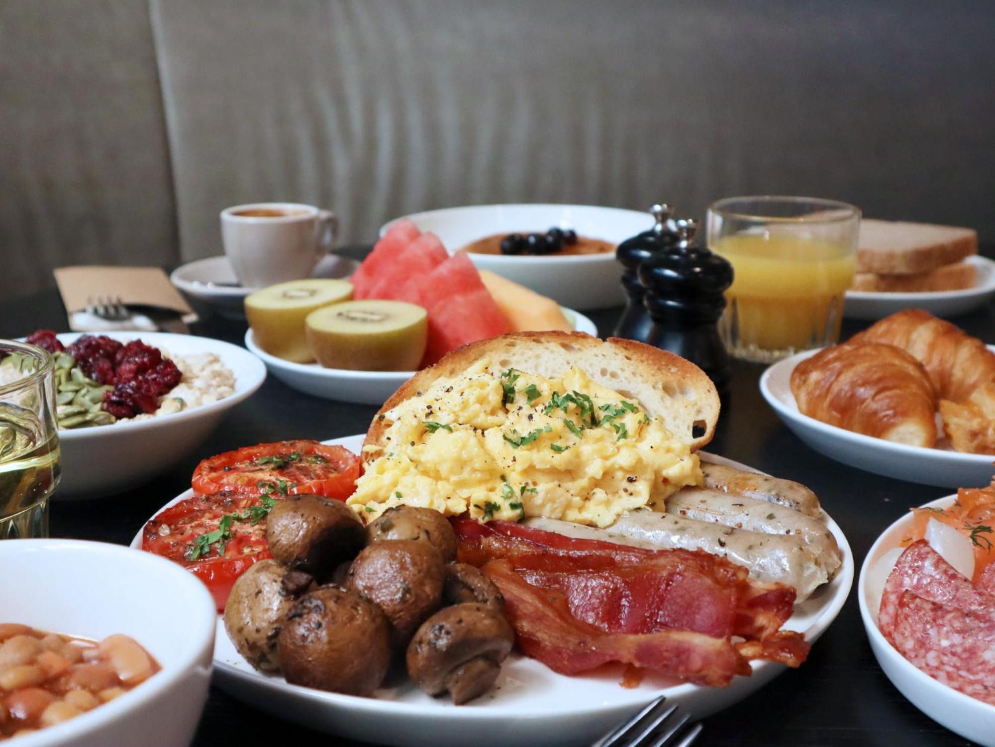 Crowne Plaza By Ihg Hotel 4*