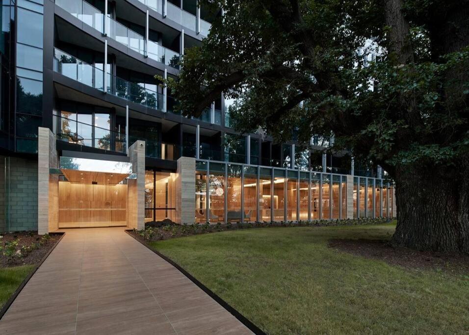 Elegant In Park With Rooftop Infinity Pool On St Kilda Road, * Melbourne