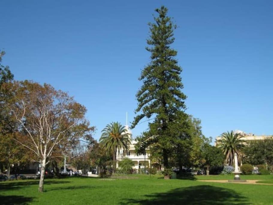 Inner 4 Level Luxury Townhouse & Lift 3br 3bth Holiday home Melbourne