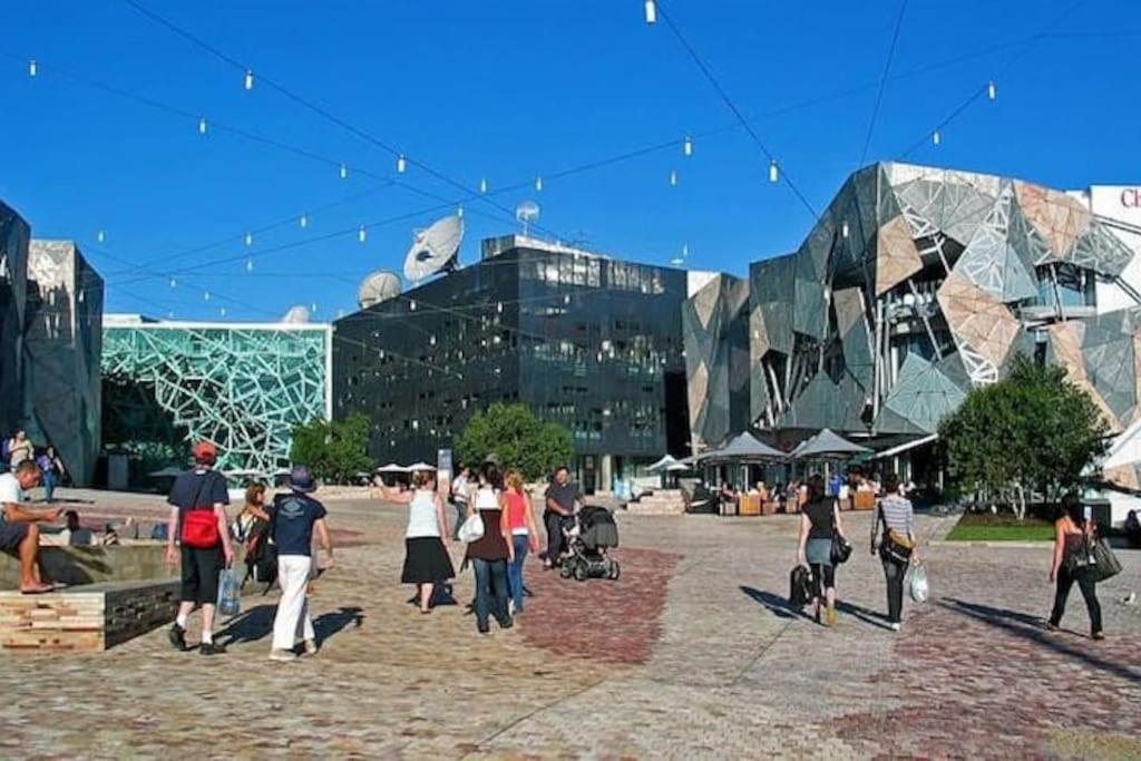 Inner 4 Level Luxury Townhouse & Lift 3br 3bth Holiday home Melbourne