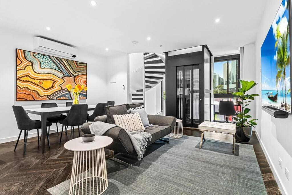 Inner 4 Level Luxury Townhouse & Lift 3br 3bth Holiday home Melbourne