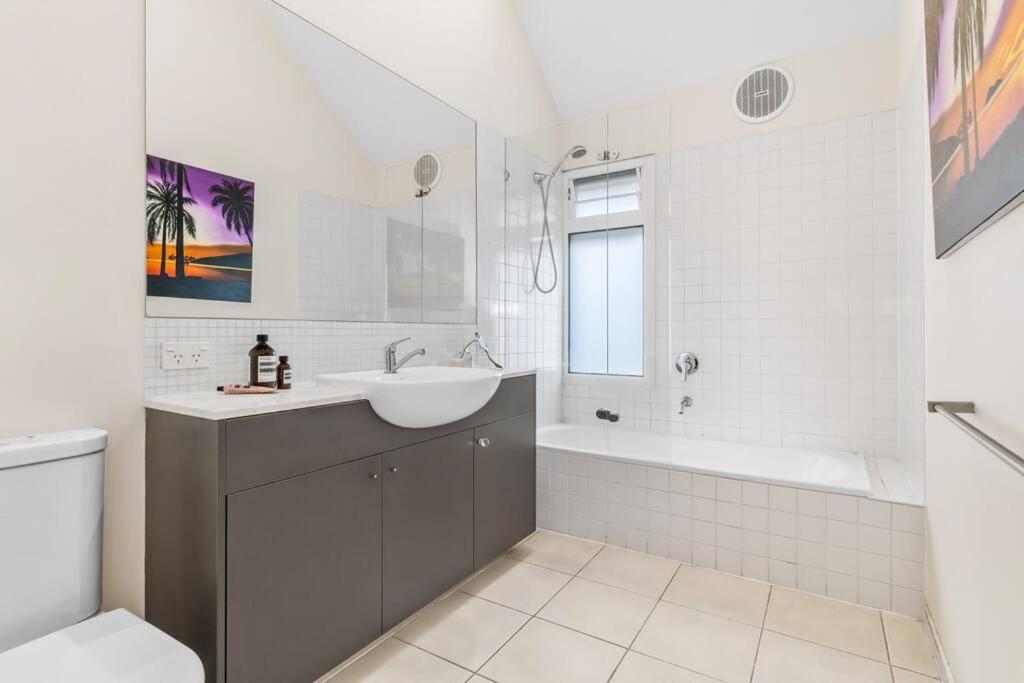 The Avenue The Place Terrific 4br 2bth Townhouse * Melbourne