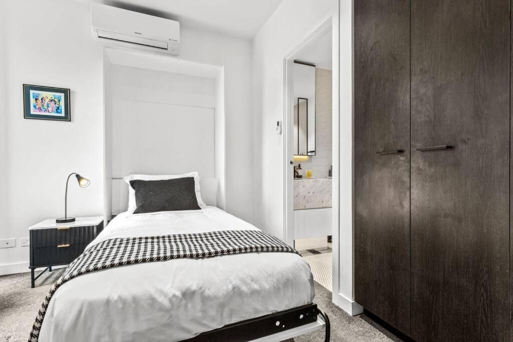 Inner 4 Level Luxury Townhouse & Lift 3br 3bth Melbourne