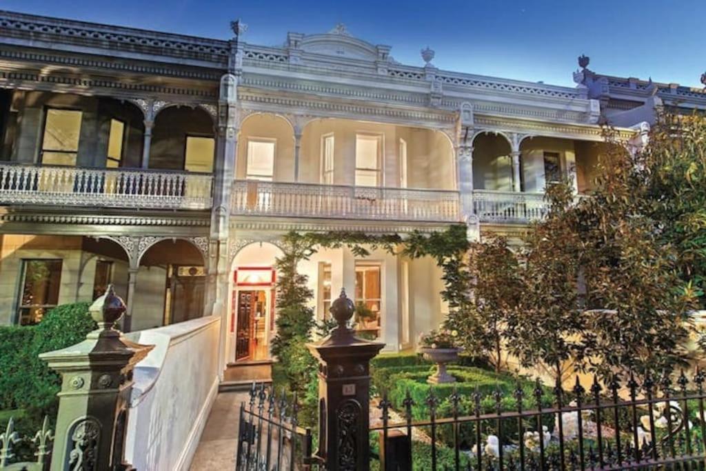 Inner 4 Level Luxury Townhouse & Lift 3br 3bth Holiday home Melbourne
