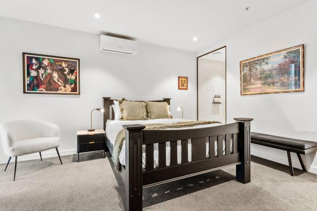Holiday home Inner 4 Level Luxury Townhouse & Lift 3br 3bth Melbourne