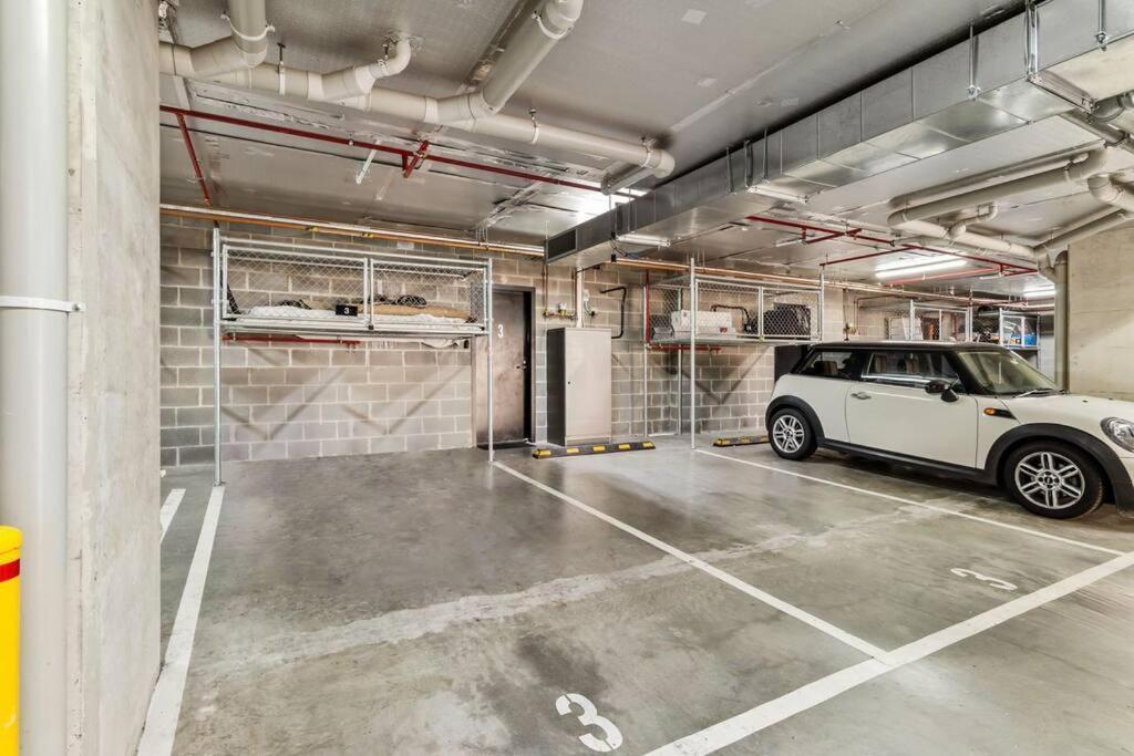 Inner 4 Level Luxury Townhouse & Lift 3br 3bth *