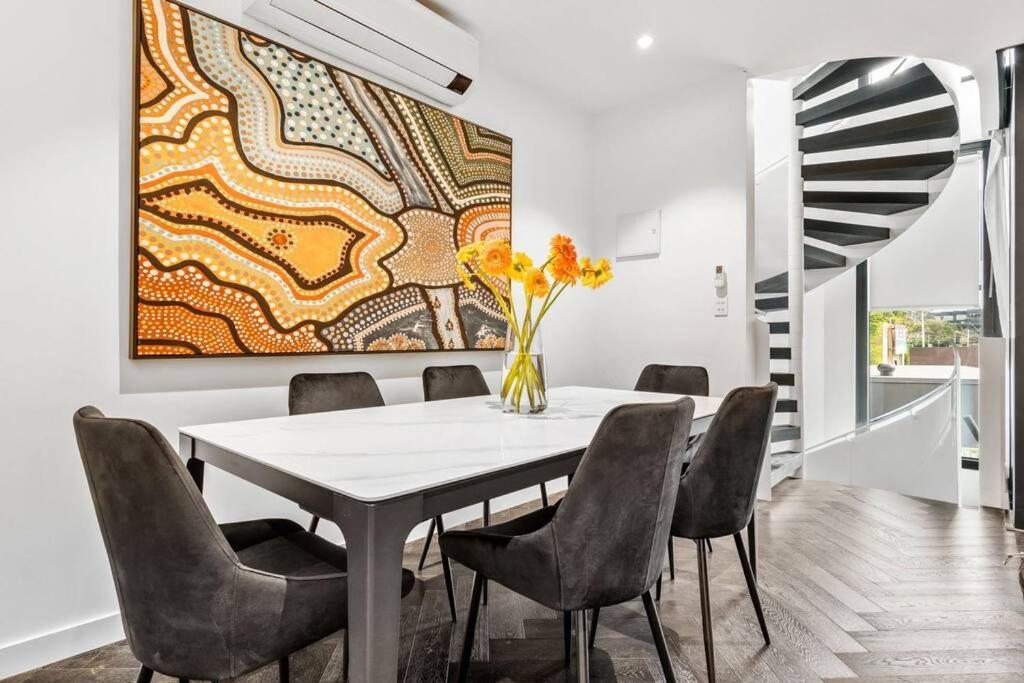 Holiday home Inner 4 Level Luxury Townhouse & Lift 3br 3bth