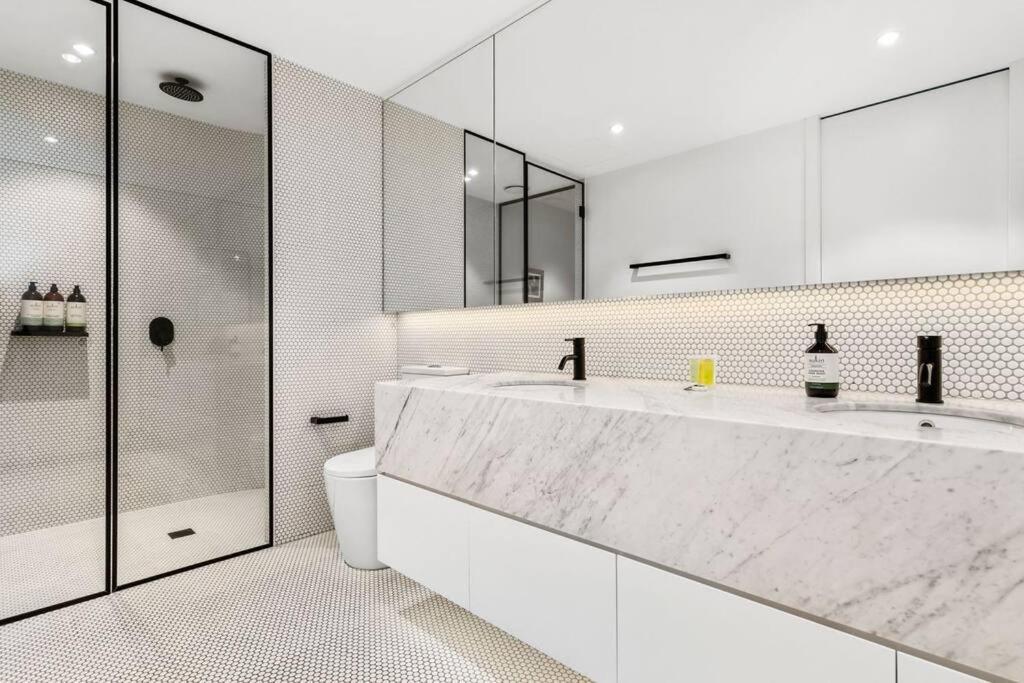 Inner 4 Level Luxury Townhouse & Lift 3br 3bth * Melbourne