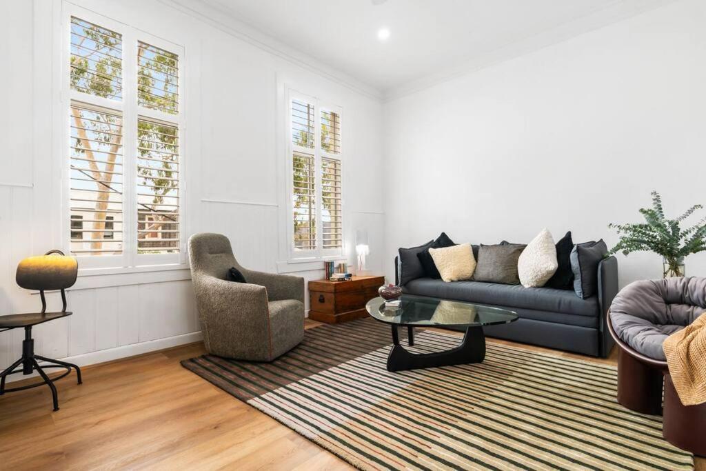 Chic & Cool Carlton On Elgin St Apartment