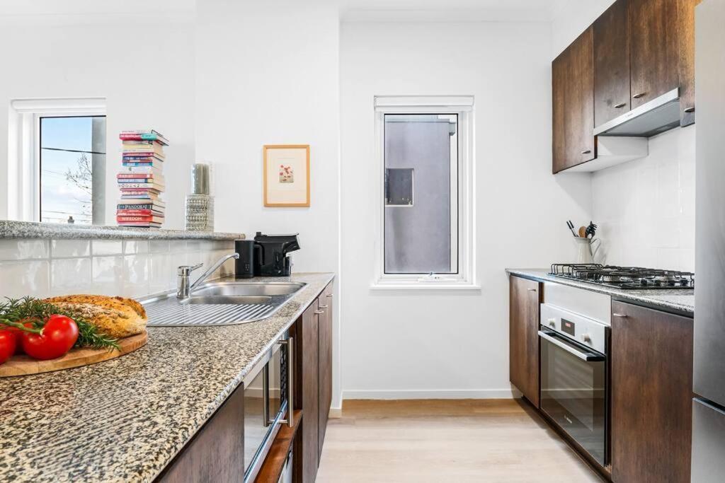 Apartment Lygon St Location And Liveability Pool And Gym *